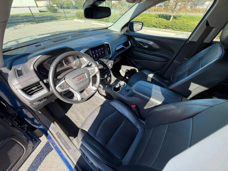 2023 GMC Terrain SLT