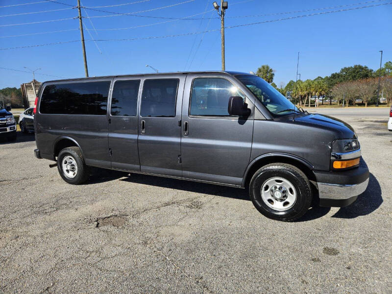 2017 Chevrolet Express Passenger LS's photo