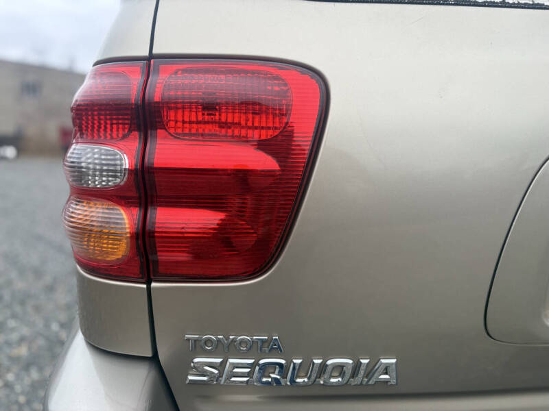2004 Toyota Sequoia SR5