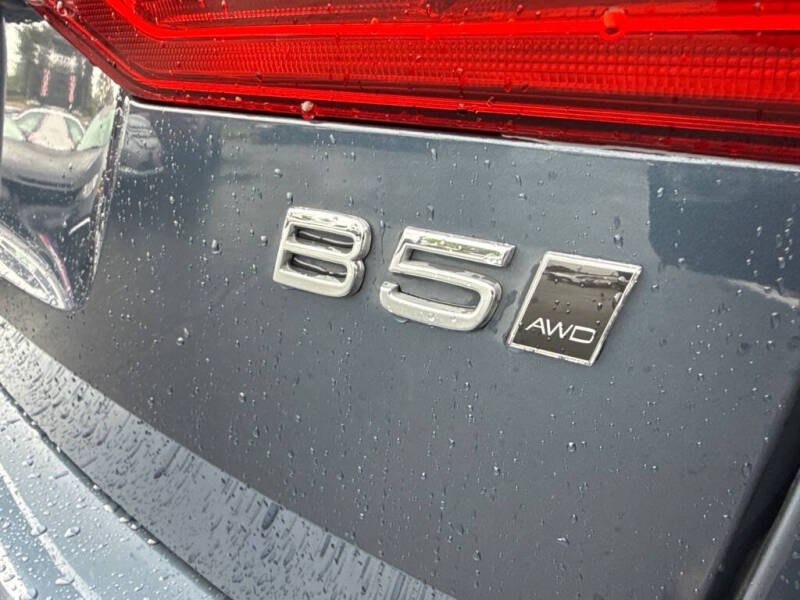 2022 Volvo XC60 B5 Momentum