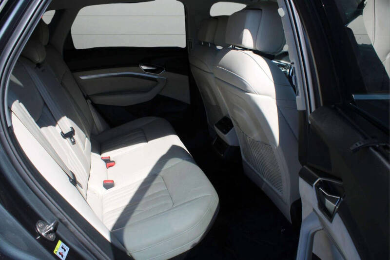 2019 Audi e-tron quattro Prestige