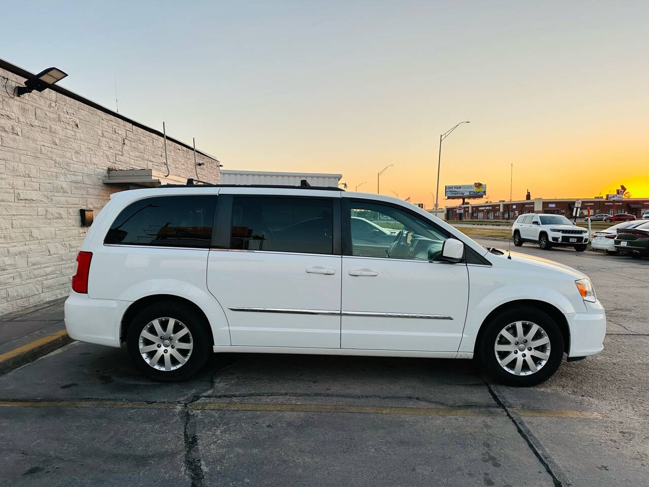 2016 Chrysler Town and Country for sale at Atlas Auto Sales LLC in Lincoln, NE