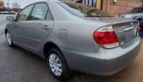 2005 Toyota Camry for sale at TEMPLETON MOTORS in Chicago IL