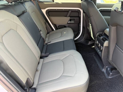 2026 Land Rover Defender 110 P300 S