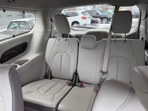 2017 Chrysler Pacifica Touring-L Plus