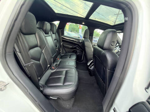 2017 Porsche Cayenne Platinum Edition