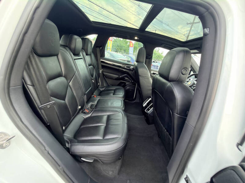 2017 Porsche Cayenne Platinum Edition