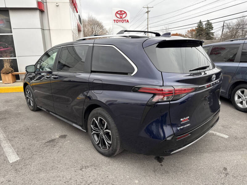 2025 Toyota Sienna Platinum 7-Passenger