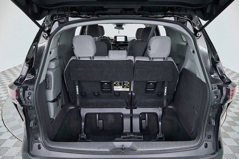 2024 Toyota Sienna LE 8-Passenger