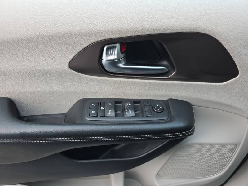 2020 Chrysler Voyager LXi