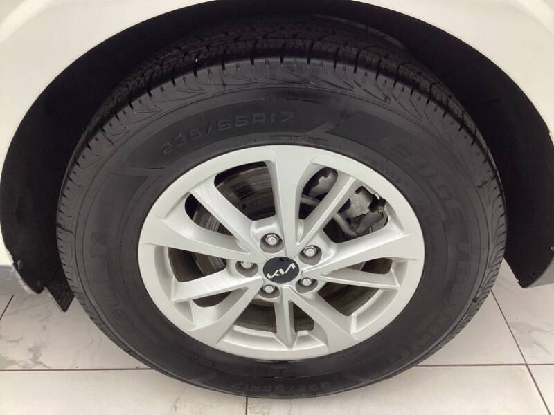 2023 Kia Carnival LX