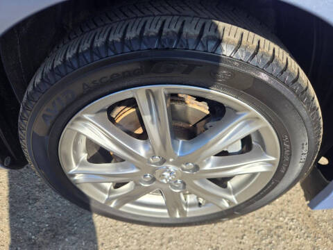 2012 Toyota Yaris 5-Door SE