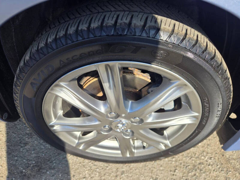 2012 Toyota Yaris 5-Door SE