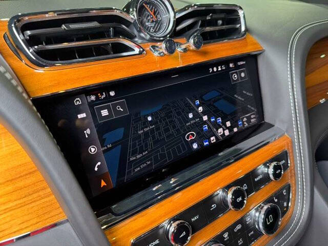 2023 Bentley Bentayga EWB V8