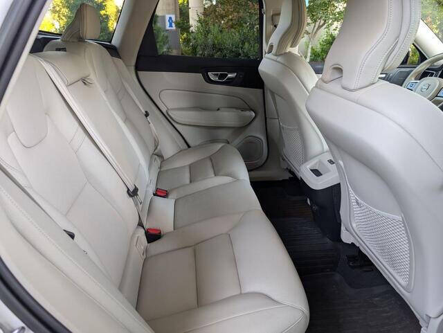 2023 Volvo XC60 B5 Plus Dark Theme