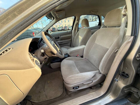 2005 Ford Taurus SE