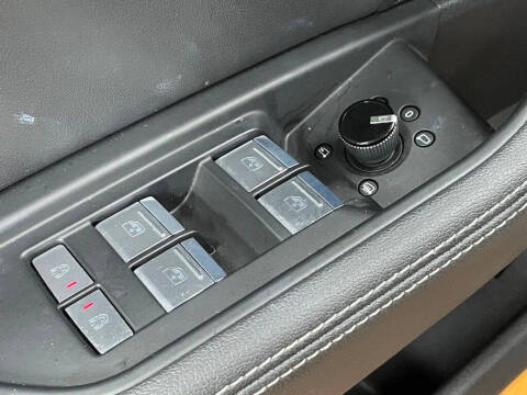 2022 Audi e-tron quattro Premium Plus