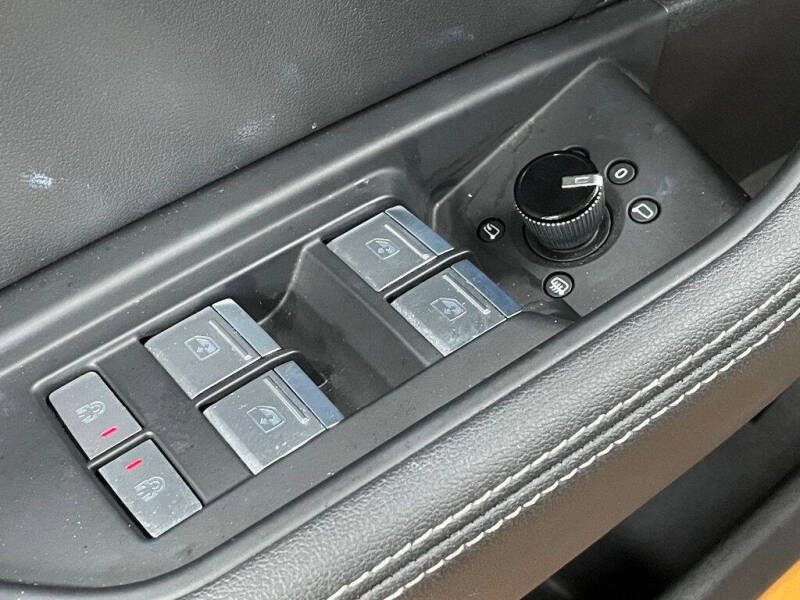 2022 Audi e-tron quattro Premium Plus