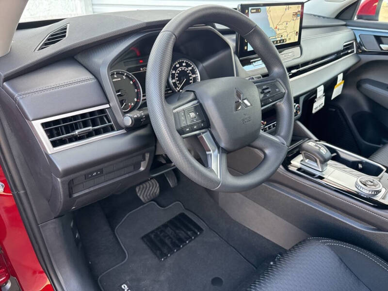 2025 Mitsubishi Outlander ES