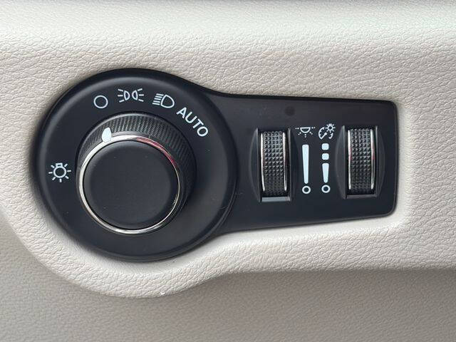 2022 Chrysler Voyager LX