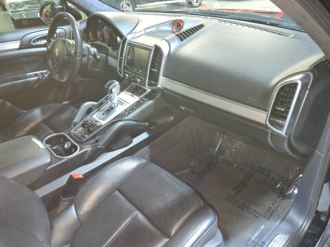 2013 Porsche Cayenne GTS