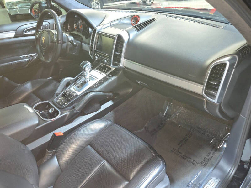 2013 Porsche Cayenne GTS