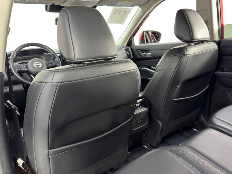 2022 Nissan Pathfinder SL