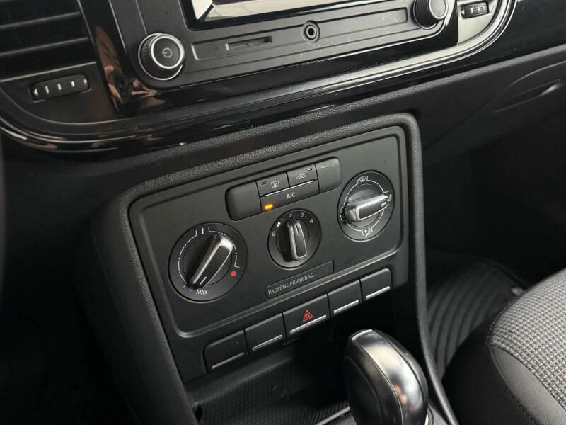 2017 Volkswagen Beetle 1.8T S