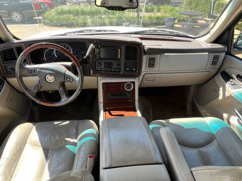 2004 Cadillac Escalade