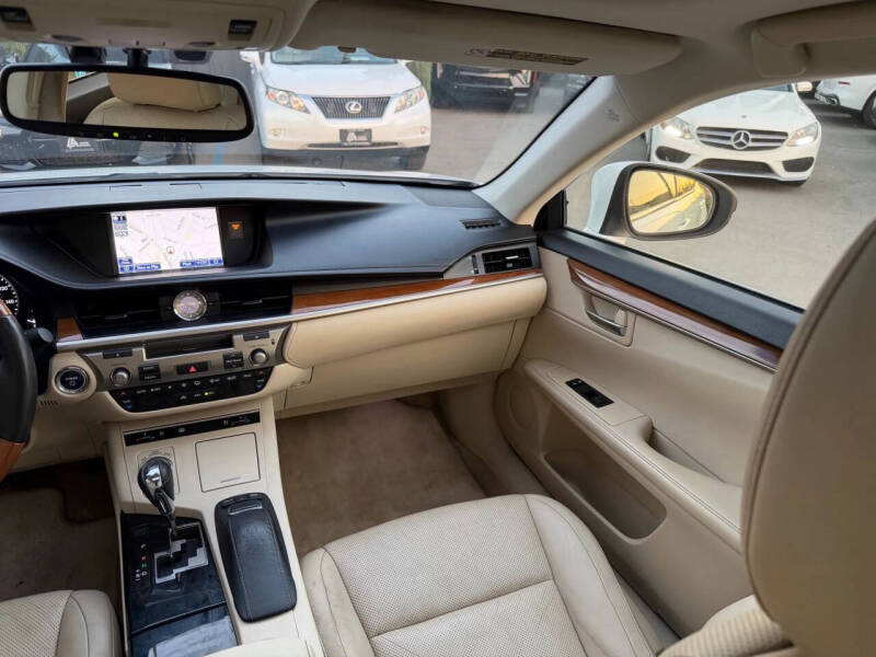 2014 Lexus ES 300h
