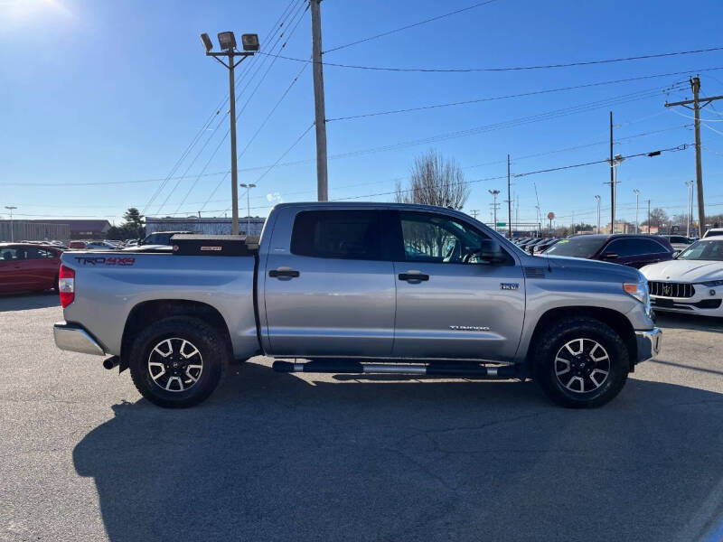 2016 Toyota Tundra SR5 photo 6