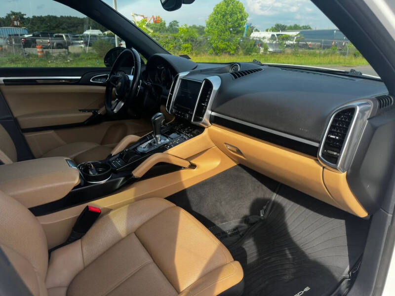 2018 Porsche Cayenne Platinum Edition