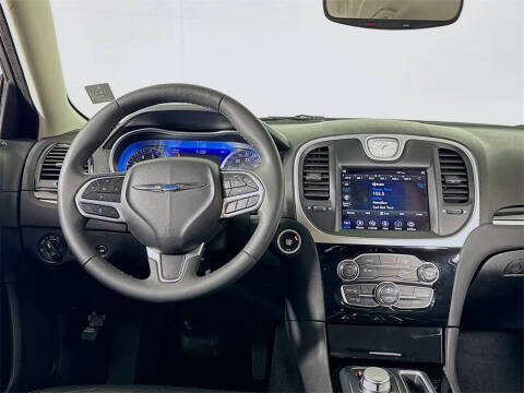 2023 Chrysler 300 Touring L