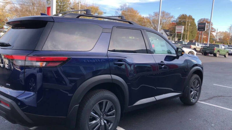 2025 Nissan Pathfinder SV