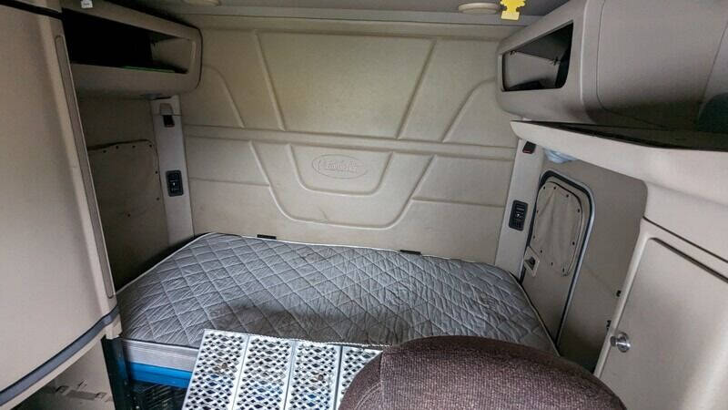 2015 Peterbilt 579 T/A Sleeper (Non-Run)