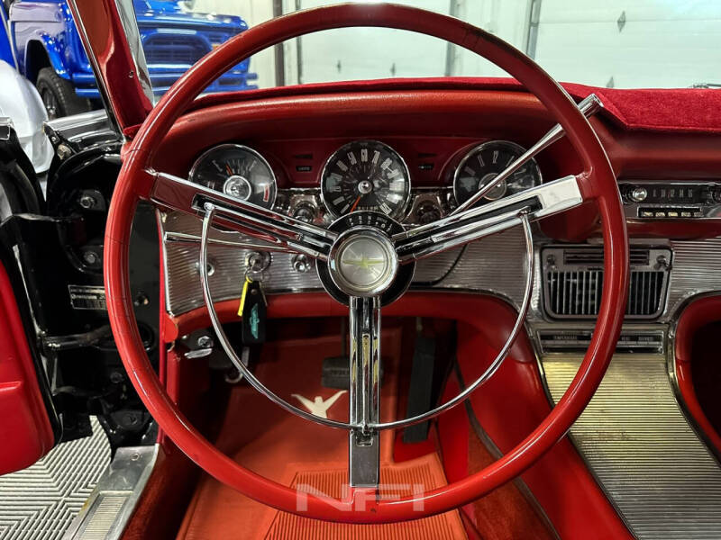 1962 Ford Thunderbird