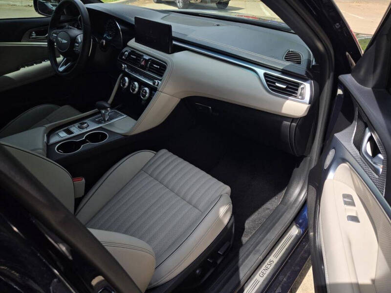 2023 Genesis G70