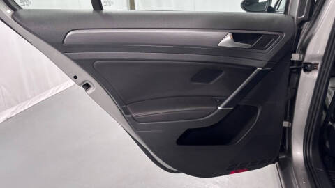 2019 Volkswagen Golf SE