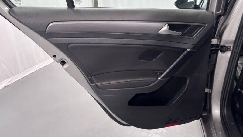 2019 Volkswagen Golf SE