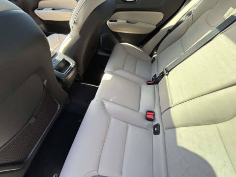 2026 Volvo XC60 B5 Core