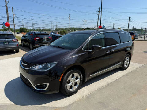 2017 Chrysler Pacifica Touring-L Plus