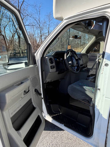 2021 Ford E-450 28 Passenger