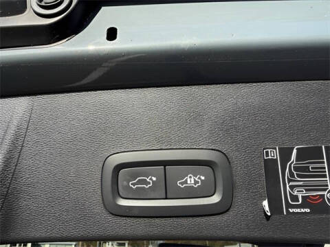 2022 Volvo XC40 T5 Momentum