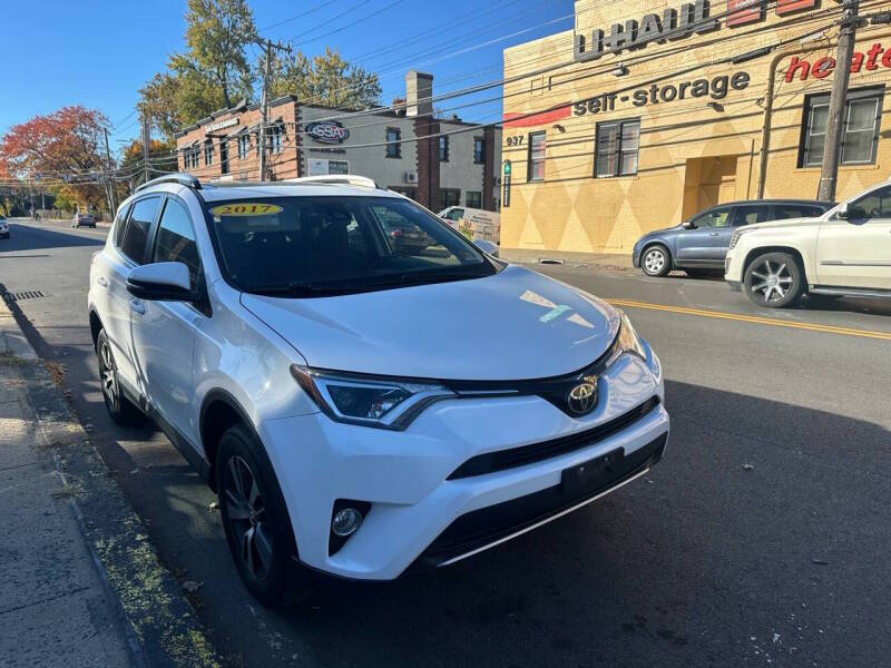 2017 Toyota RAV4 null photo 7