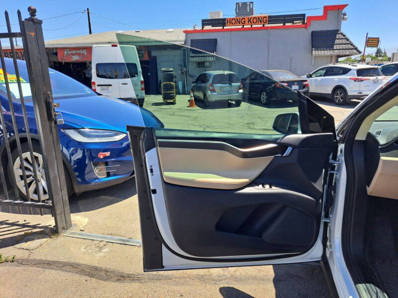 2017 Tesla Model X 75D