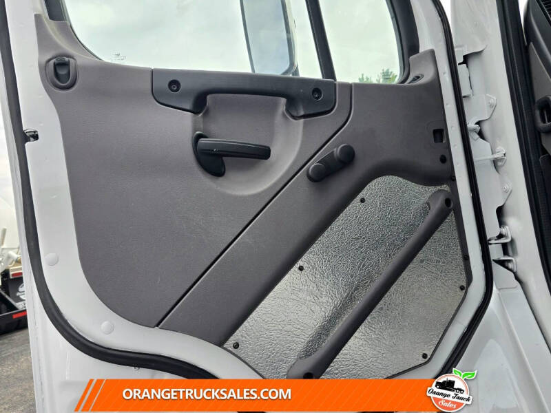 2016 Freightliner M2 106