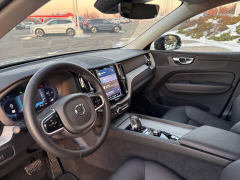 2025 Volvo XC60 B5 Plus Dark Theme