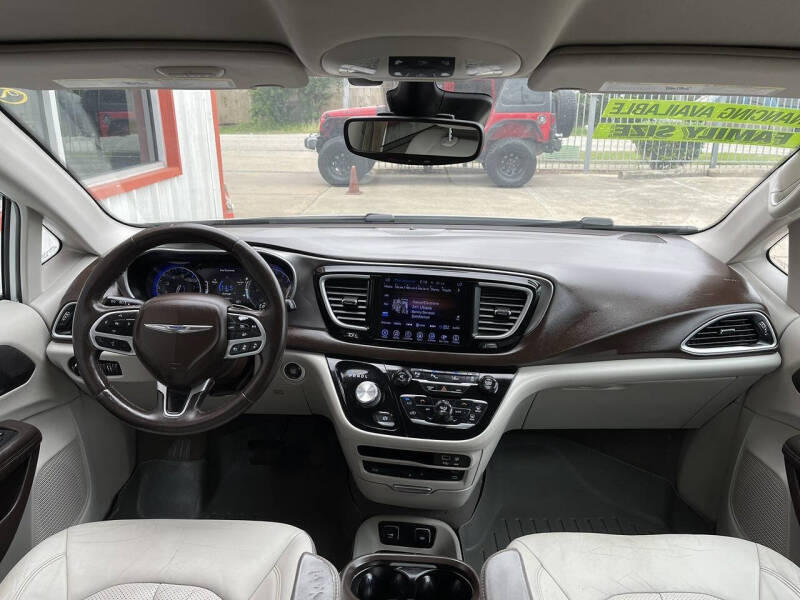 2017 Chrysler Pacifica Touring-L Plus