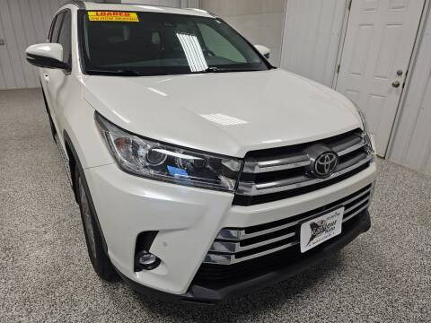 2019 Toyota Highlander for sale at LaFleur Auto Sales in North Sioux City SD
