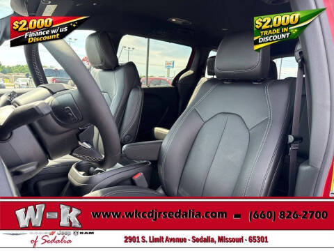2027 Chrysler Pacifica Select